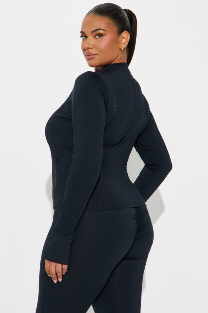 Chaqueta Deportiva Negra Elevate con Cuello Alto - Image 8