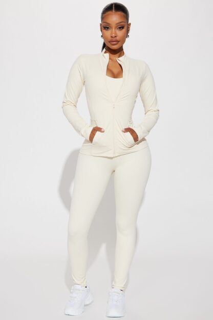 Chaqueta Deportiva de Cuello Alto y Mangas Largas - Image 11