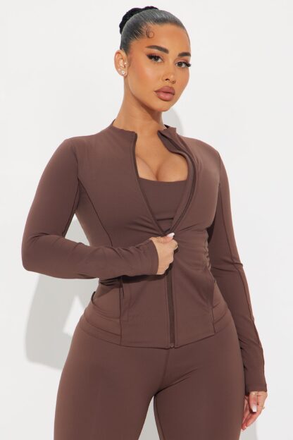 Chaqueta Deportiva de Cuello Alto y Mangas Largas